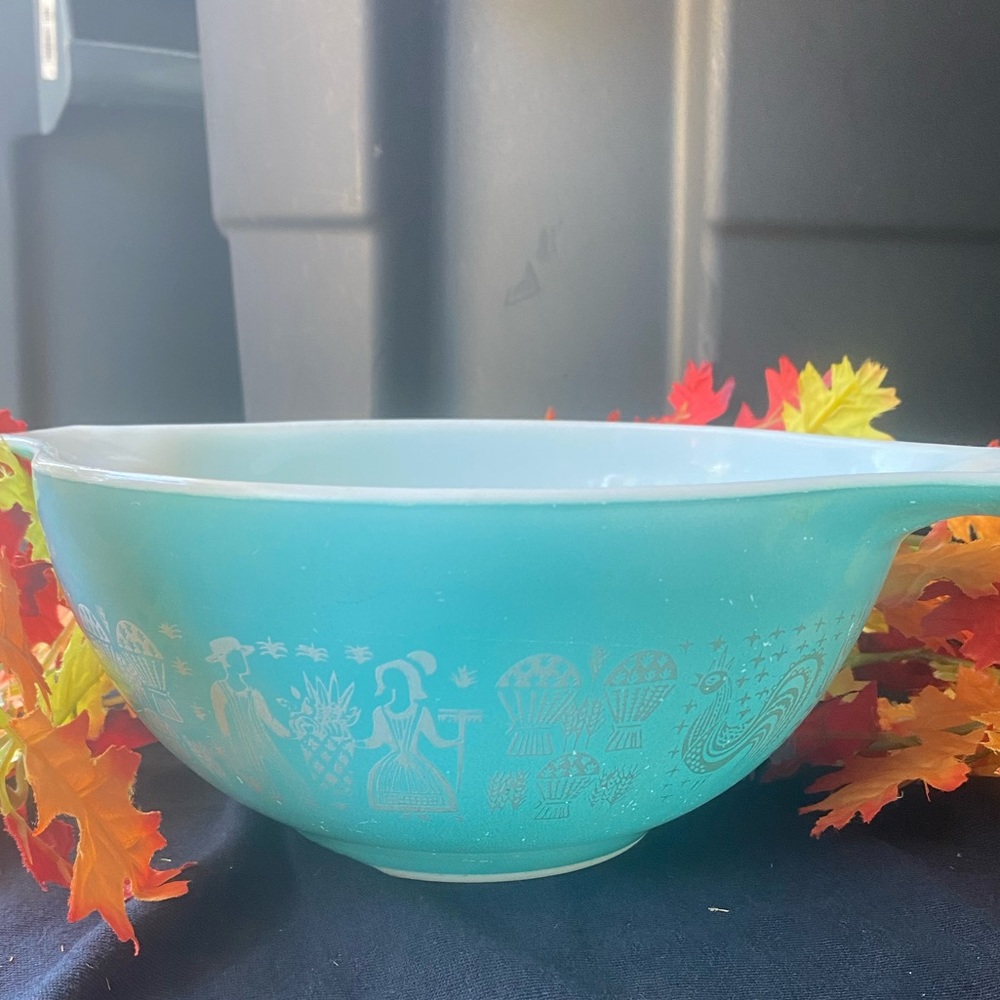 Vintage Pyrex bakeware - Picture 5 of 16
